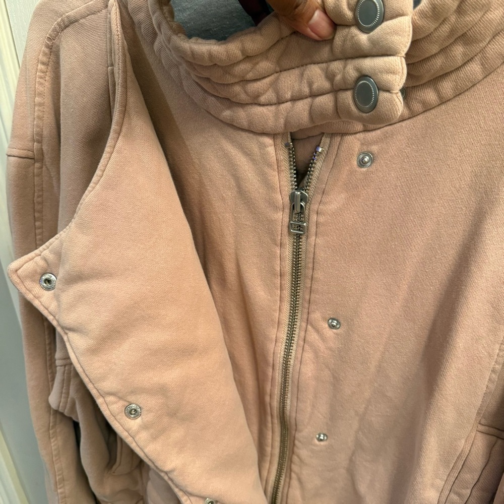 Free People blush pink oversized knit quilted jacket. Size M/L - Picture 6 of 8